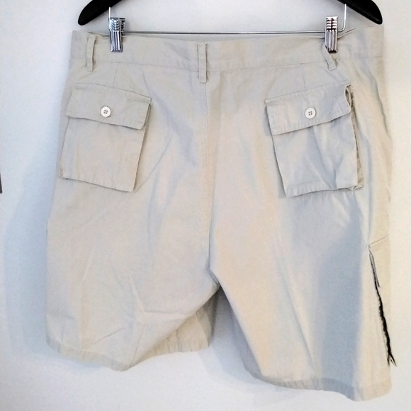 Mens' cargo shorts, size 38 - Picture 4 of 6